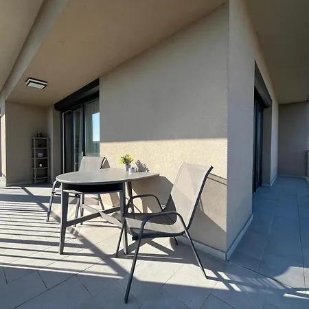 Great Forest View Penthouse Apartament *