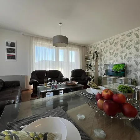 Great Forest View Penthouse Apartment